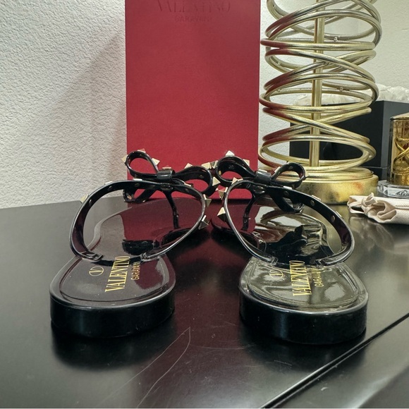 Valentino Garavani Rockstud Bow Jelly Thong Sandal Black 38 - Picture 6 of 9